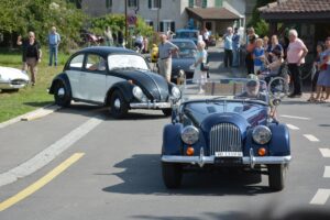 Parade véhicules anciens