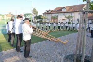 Arrivée du drapeau des Jeux olympiques de la Jeunesse